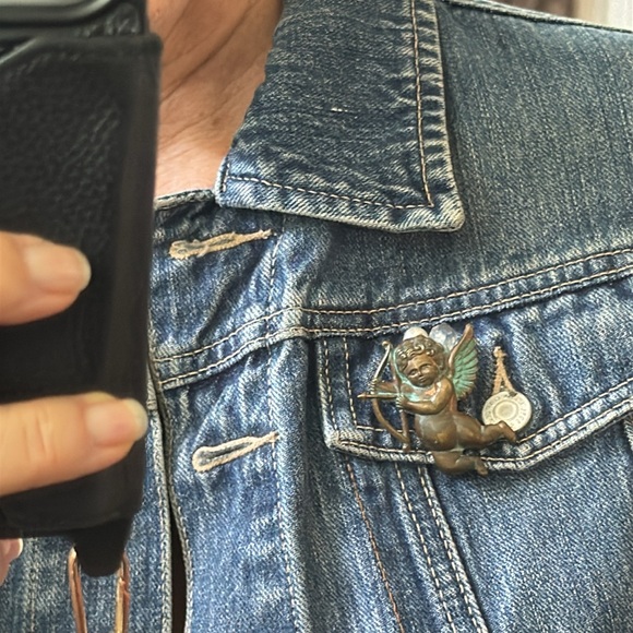 Bronze Cherub Brooch - Picture 5 of 5